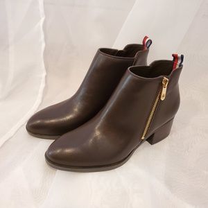 Tommy Hilfiger Ruthee Block Heel Ankle Booties